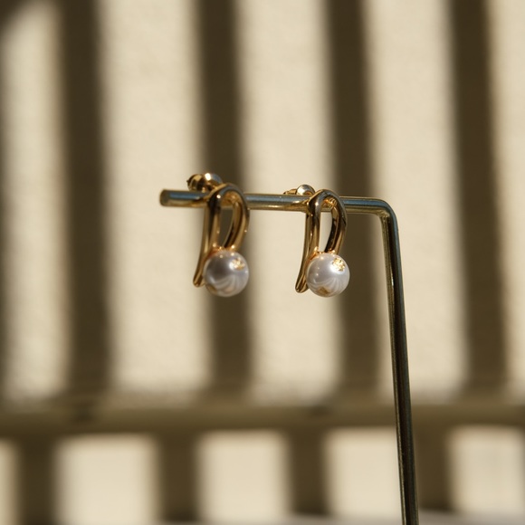 Jewelry - CLOSING SALE! 💕18K Gold Plated Starry Pearl Earrings